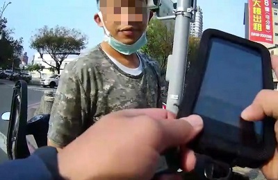 四條通緝男遇警盤查謊報身分　辯「我當兵時的照片」仍遭識破送辦